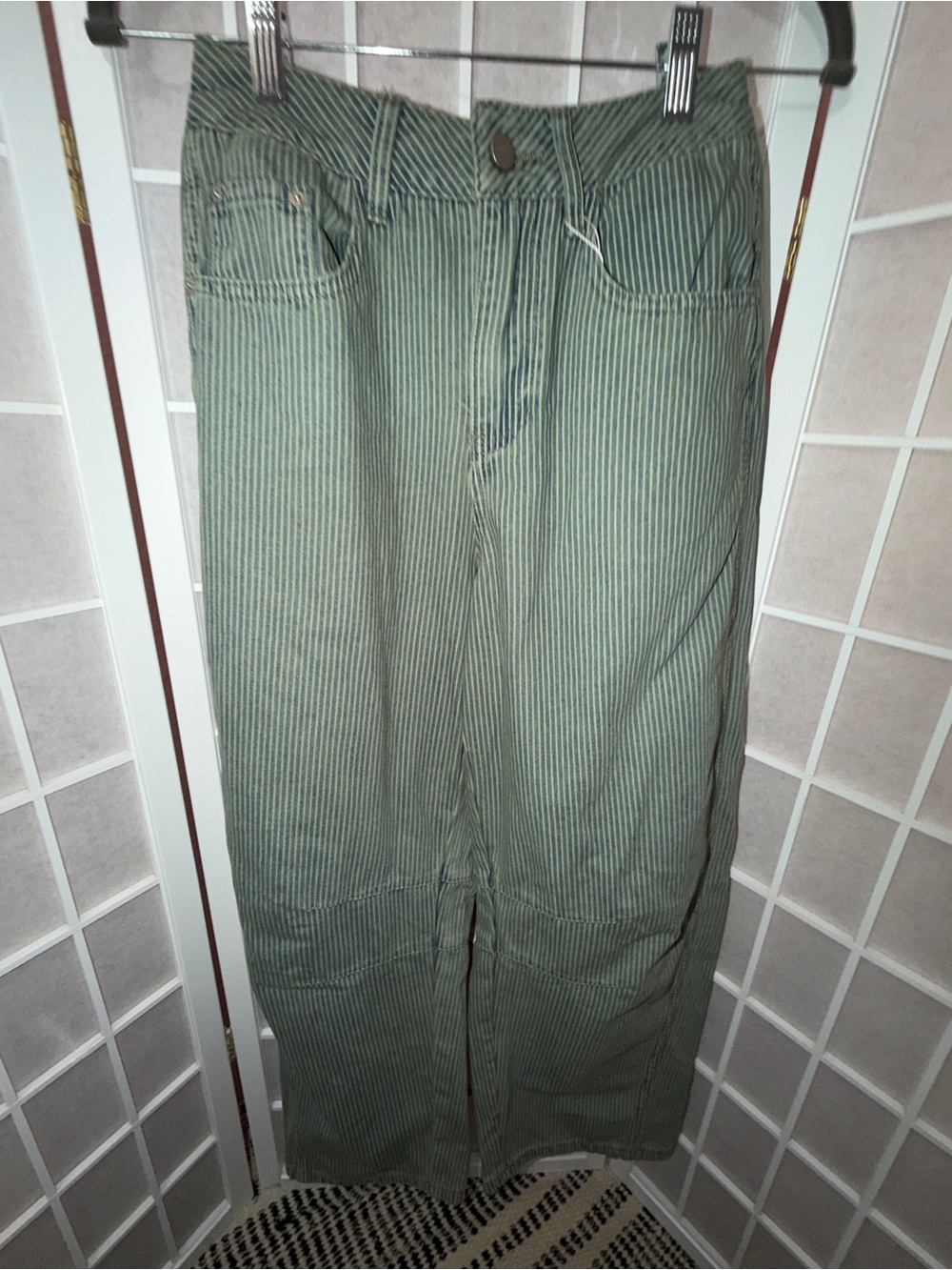 Dark Stripe Barrel Jeans
Size XS
NWT - Picture 6 of 9